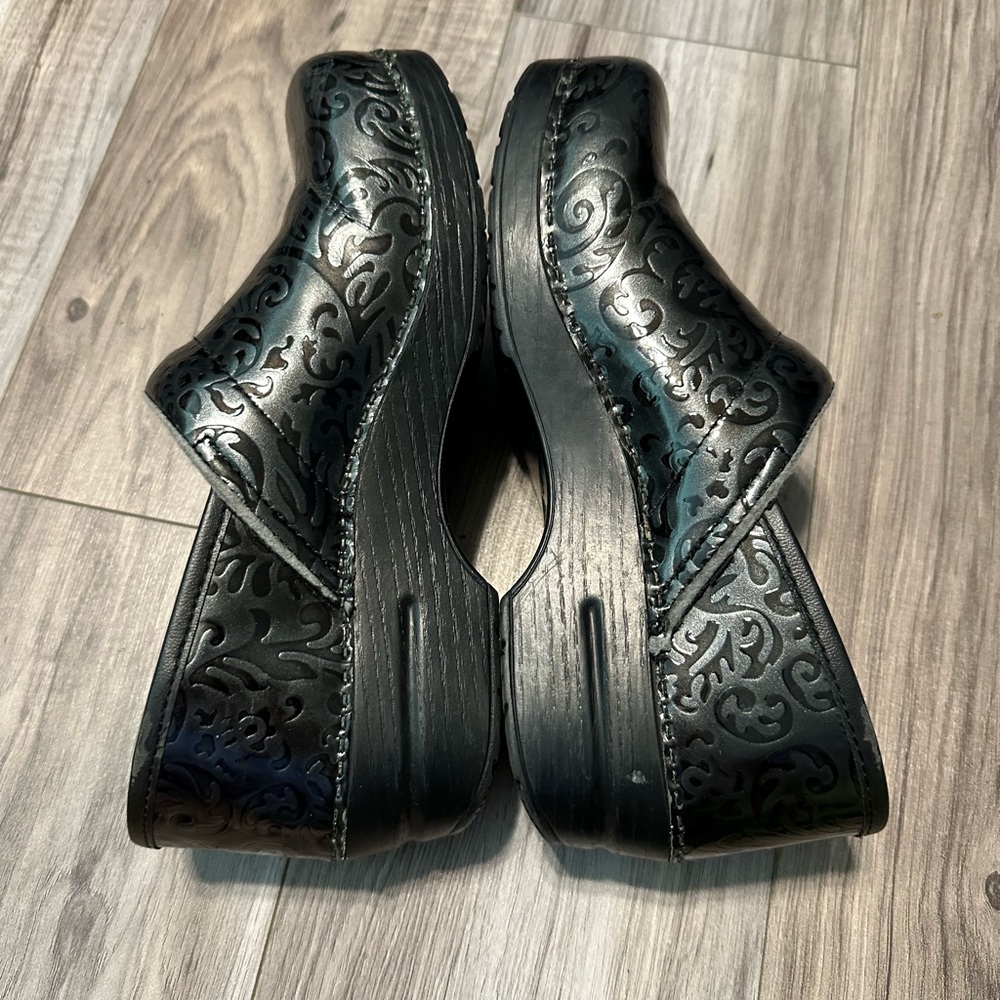 Dansko Clogs | Size 40 US | Size 9.5-10 | Black Embossed Great Shoes